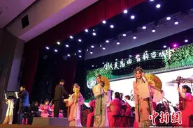 竹笛演奏家聚巴城斗曲 灵动笛音大展民族风情图片