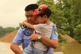 厉害了！益阳资阳区的“拖鞋哥”“赤膊哥”“癌症哥”点亮公安精神图片