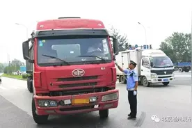 通州禁限行首日，交警集体出动设卡劝返货车！路口将完善电子监控图片