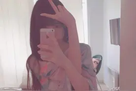 可爱小姐姐！徐娇睡衣自拍 比剪刀手少女感十足图片