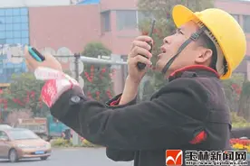 空中的舞者“蜘蛛人”图片
