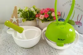 选对了婴儿食物研磨餐具套装，让宝宝从此爱上吃饭。图片