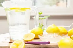 夏季喝柠檬水皮肤会变黑 是真的吗？视频封面