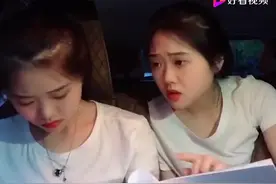 双胞胎姐妹恶搞，总有一个是要被欺负的，看一次笑十次图片