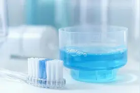 漱口水应该怎么用图片