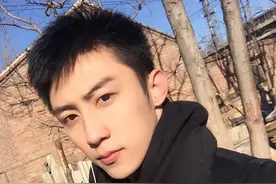 黄景瑜原来我身边有人早已为你泣不成声！图片