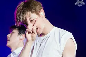 苗观星娱丨EXO灿烈 演唱会搞怪撩妹乐不停图片