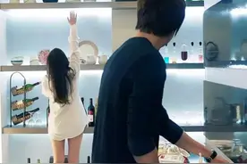 撩汉必备！女生这些“不经意”的行为，男生分分钟把持不住图片