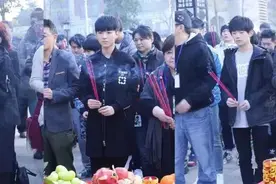 TFBOYS演网剧，三只都穿白衬衫！那到底选谁做校草啊？！图片
