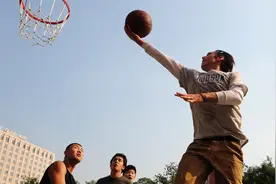 暗恋高三时的一个兄弟，上课时我常看着他走神图片