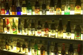 终于踅摸到一家能看球能喝酒还有美食的小酒馆图片