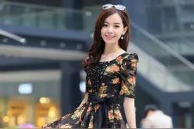 多次换装，秀色可餐的大长腿丝袜美女图片