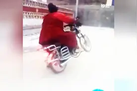 摩托车开出了新花样图片