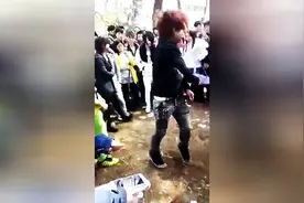 杀马特家族斗舞大会，场面非常震撼，亚文化何时终？图片
