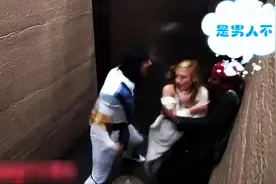 街头恶搞美女的贱招大全图片