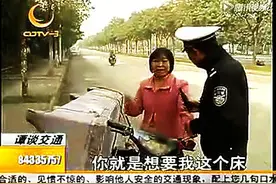 大妈调戏交警，笑翻了！图片