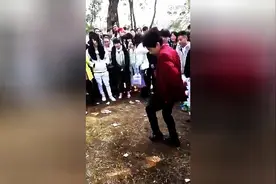 豪门贵族之间的顶级灵魂斗舞，舞姿太酷炫，我真的欣赏不过来！图片