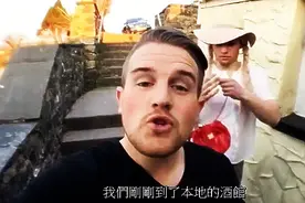 哥哥和朋友伪装成女人和弟弟网聊，见面约会的那天，弟弟傻眼了！图片