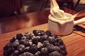 陈赫前一秒说减肥 后一秒狂吃美食 网友：没救了图片
