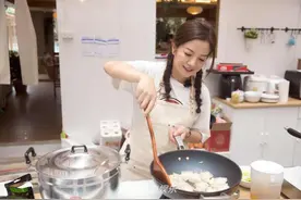 全能女神赵薇开店也犯难 求助妈妈：没人来怎么办图片
