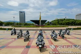 黄石公安组建鄂东南首支骑警队 各种执勤姿势帅呆(图)图片