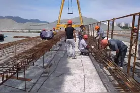 酷暑难耐，他们却始终坚持在建设一线！让我们一起说声：辛苦了图片
