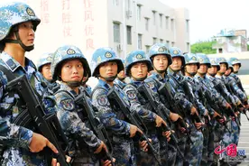 训练场上的“两栖霸王花”巾帼不让须眉图片