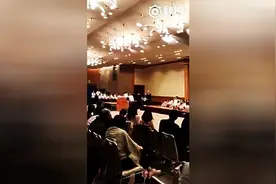 看日本幼儿园小孩跳了N次木马失败哭后 大家的反应，挺佩服的！图片