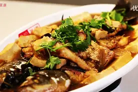 垮炖鲜鱼豆腐，美食家常菜做法食谱视频教学图片