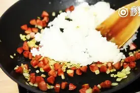 史上最美味的蛋包饭做法，只要2分钟吃货们赶紧学起来图片