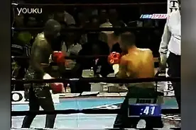 拳击场上最欠扁的闪躲技术！真想上去揍他一拳！图片