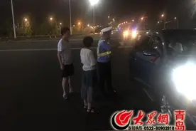 新手女司机隧道内跑“S路”致拥堵 同伴酒后“帮忙”图片
