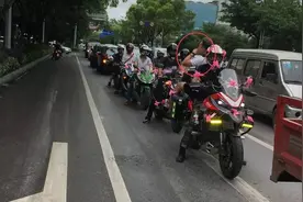 「警示灯」结婚摩托车队领头护送 却因违法被查处 蜀黍：婚车同样要遵纪守法图片