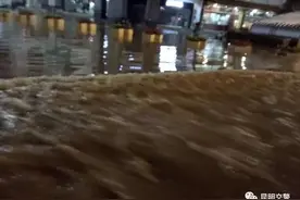 急急急，大雨倾盆时，产妇却困高速！图片