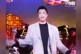 孙红雷早期在舞台现场 边唱歌边跳霹雳舞图片