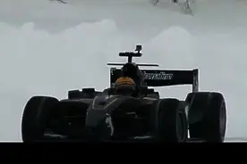 冰雪地里跑F1也是醉了，话说F1的方向盘好小啊视频封面