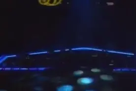 张国荣告别演唱会《千千阙歌》 看着哥哥的表情瞬间图片