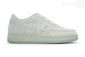 回顾 NIGO 在 A BATHING APE 时期与 KAWS 合作打造的经典单品图片
