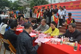 吴川开展学雷锋志愿服务活动图片