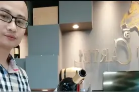 老外喝酒就是讲究，有这功夫我们早就一口气吹了！图片