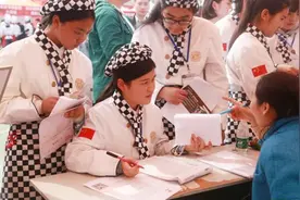 长沙新东方2016春季校园招聘会拉开帷幕 人气火爆图片