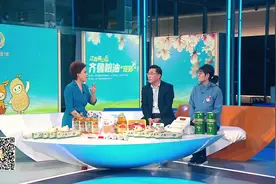 “馒头吃播”小姐姐与为她蒸馒头的山东“馒头哥”同框了！图片