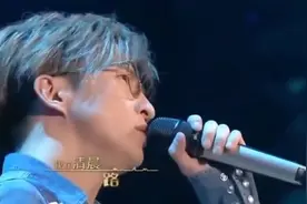 薛之谦和大张伟对唱《意外》有多不正经就有多深情，现场超赞图片