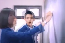 以最拙劣的方式向你靠近，只因为......图片