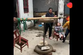 爷爷给宝贝孙子做的玩具，宝宝都快转晕了，太好玩了图片