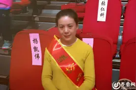 站在阳光下看美好社会 无私奉献温暖他人心灵图片