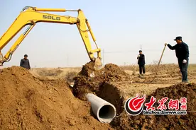 滨北东坊村25处阻水点埋设涵管 汛期方便群众图片