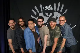 称“痛苦是自找的” Linkin Park主唱上吊解脱图片
