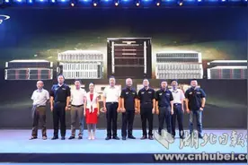 烽火发布新一代服务器 体积缩小80%性能提升65%图片