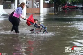 墨西哥遭暴雨袭击 街头洪水泛滥(高清组图)图片